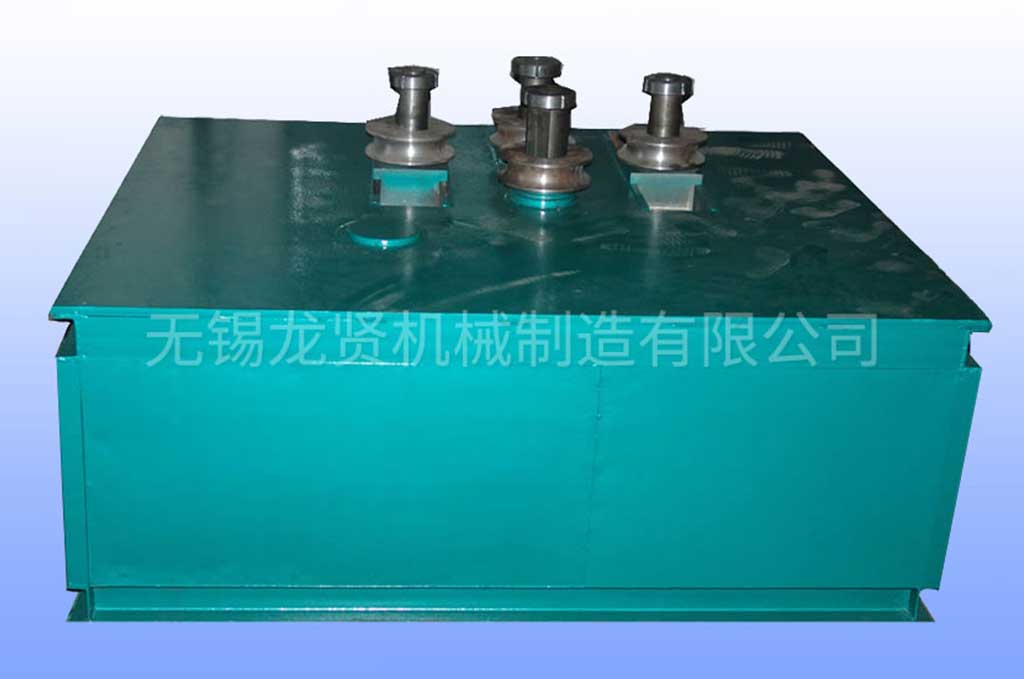 操作員在操作多功能彎管機應注意哪些事項？